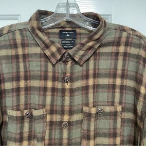 Men’s long sleeve Quicksilver flannel button down shirt